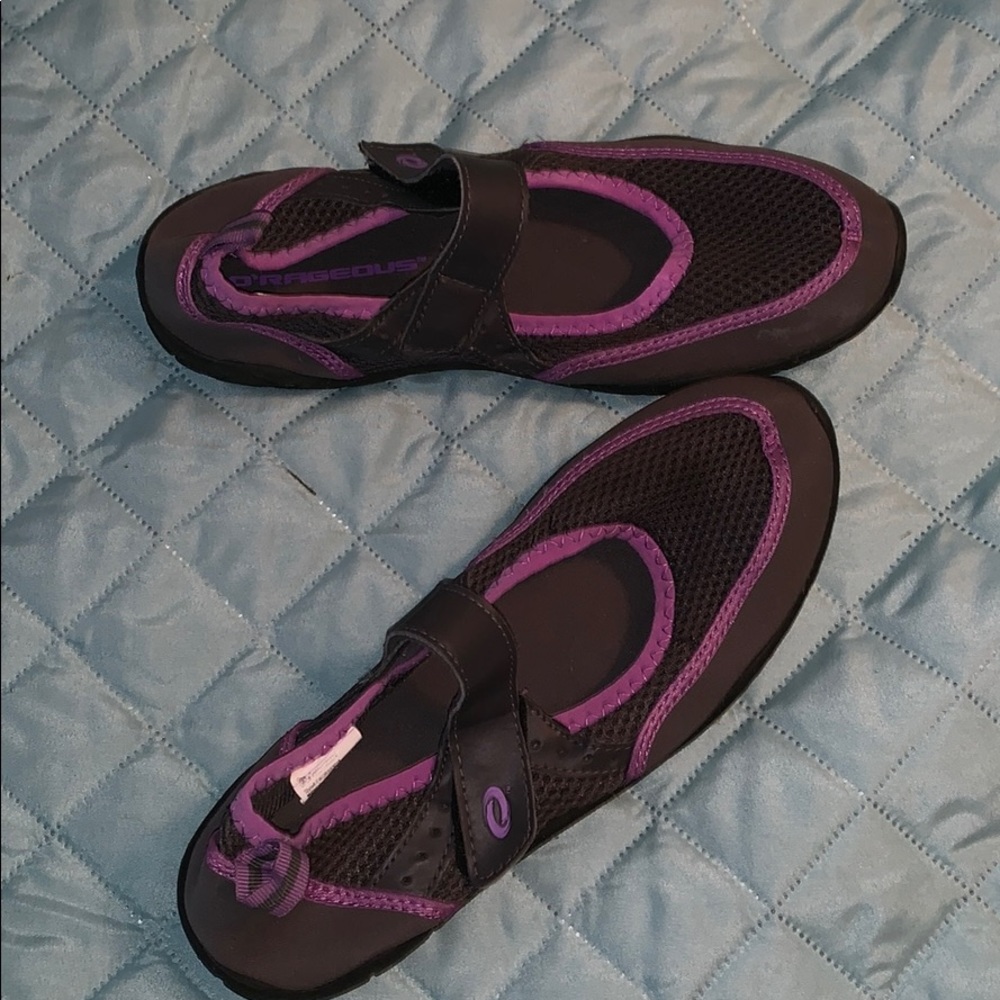 WATER SHOES